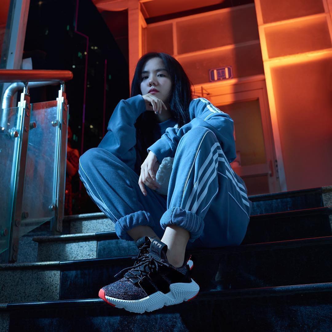 Những đôi giày thể thao thần thánh phối với mọi phong cách